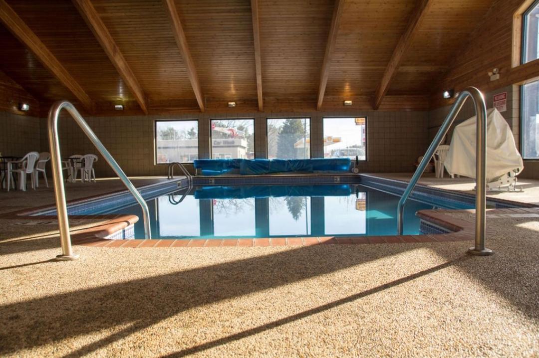 Boarders Inn & Suites By Cobblestone Hotels - Wautoma Eksteriør billede